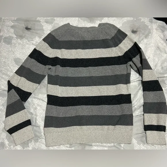 Used Izod grey Stratton striped crew neck sweater vanilla ice(greys) -size xl - Picture 2 of 6